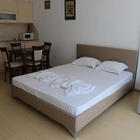 Apartment Menada Sunny Plaza