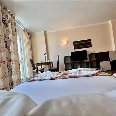 Menada Sunny Plaza Apartment