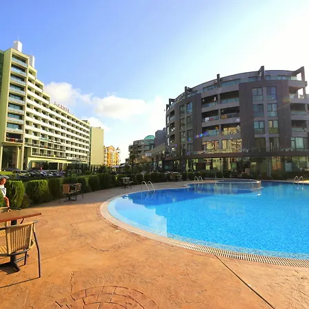 Menada Sunny Plaza Apartment *